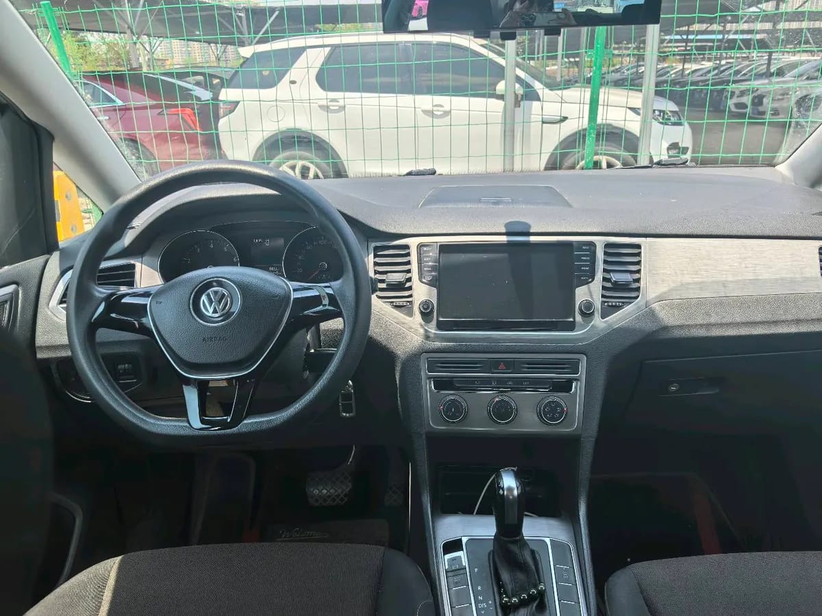 Volkswagen 2016 230TSI 4