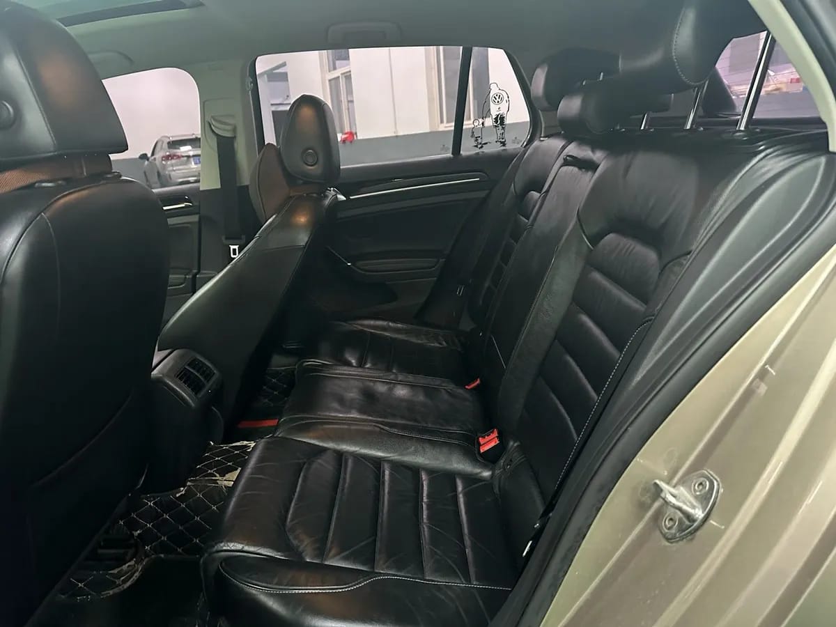 Volkswagen 2016 230TSI 9