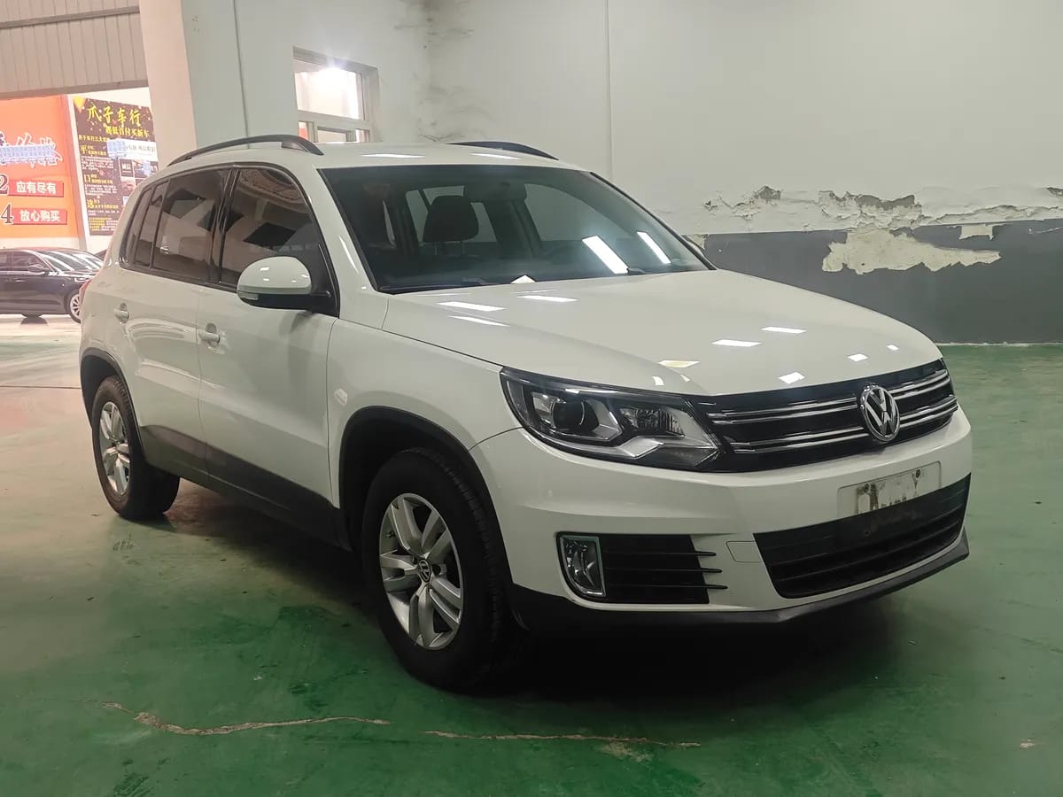 Volkswagen 2016 300TSI 3