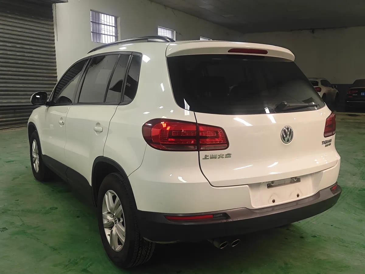 Volkswagen 2016 300TSI 5