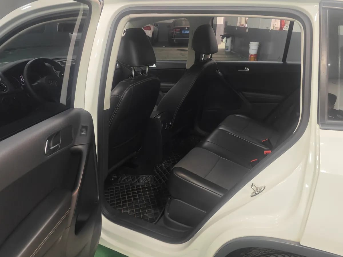 Volkswagen 2016 300TSI 8