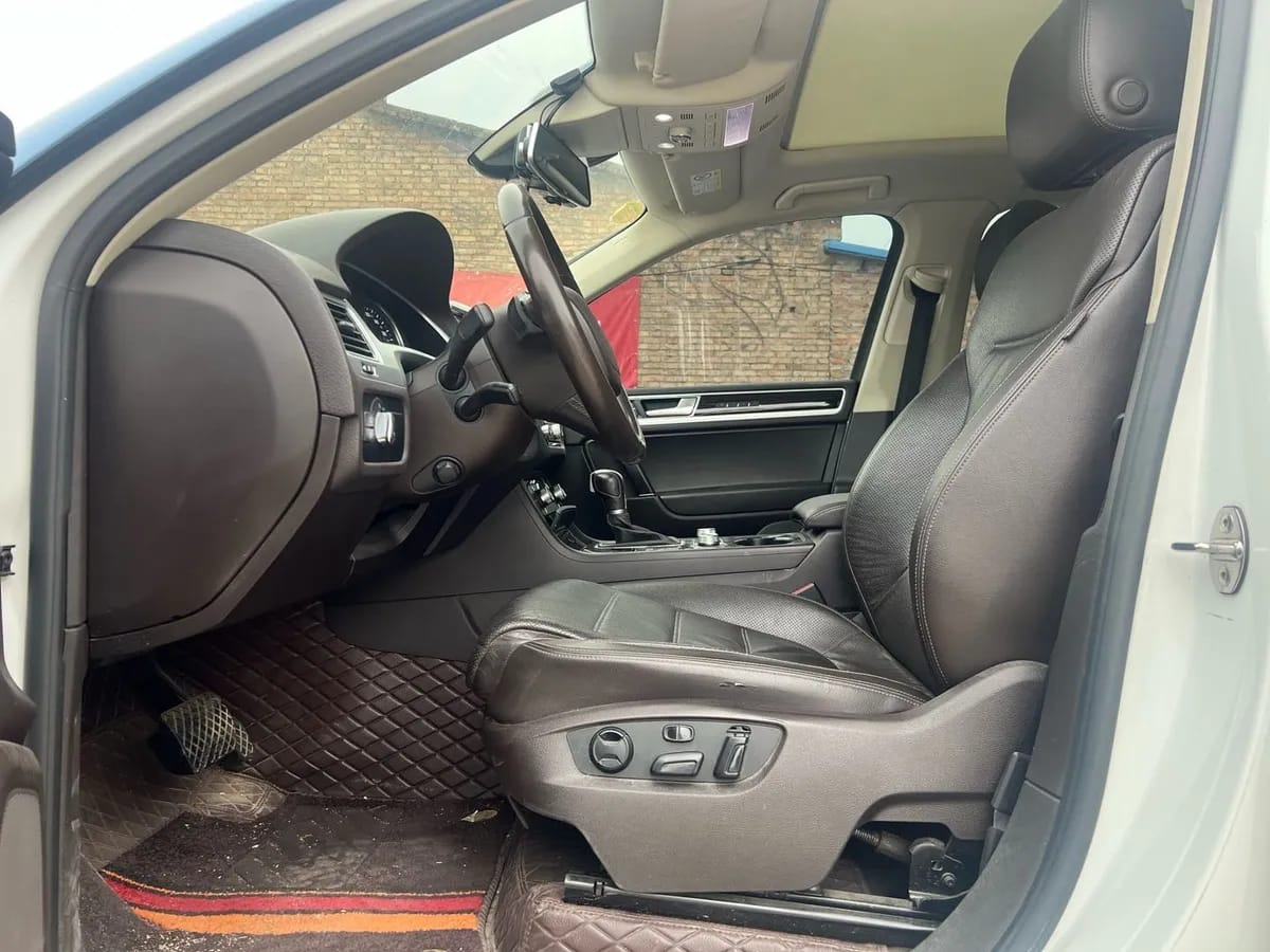 Volkswagen ( ) 2016 3.0TSI 7
