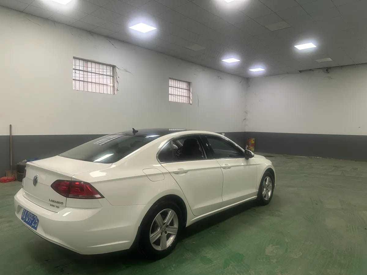 Volkswagen 2017 230TSI DSG 3