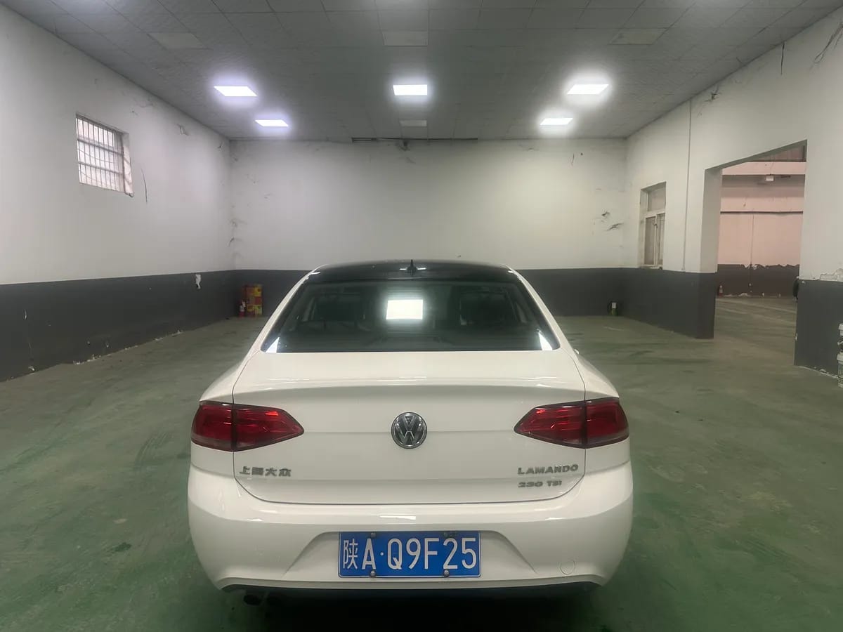 Volkswagen 2017 230TSI DSG 4