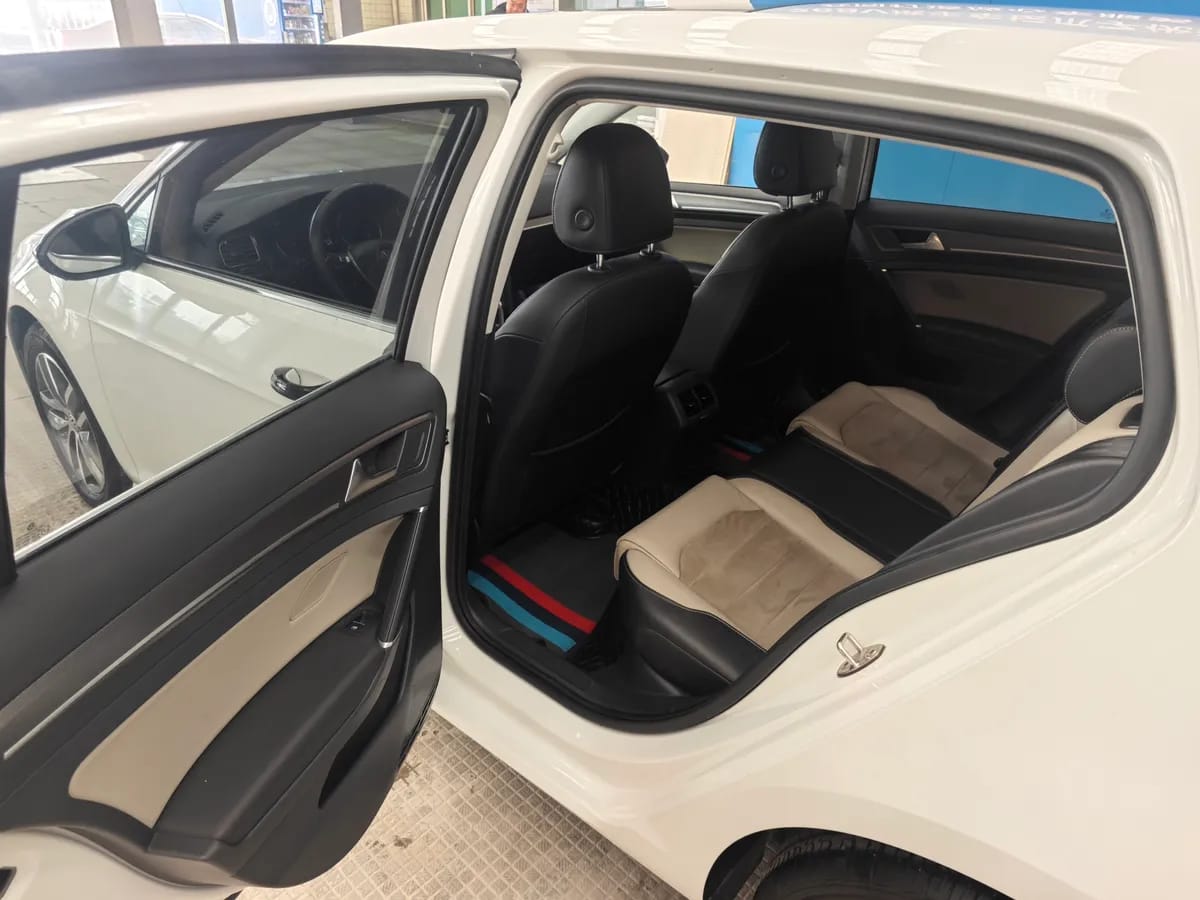 Volkswagen 2017 230TSI 8