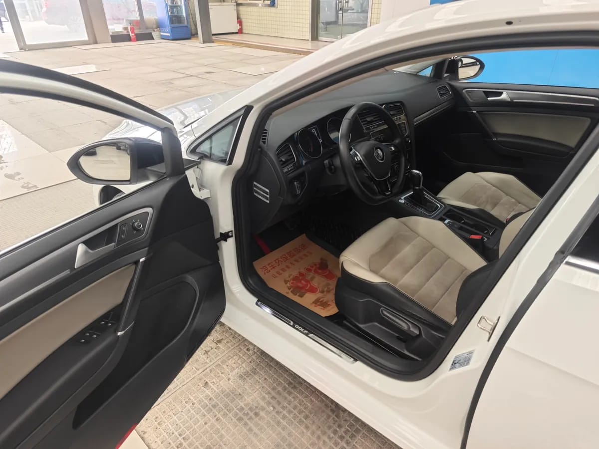 Volkswagen 2017 230TSI 9
