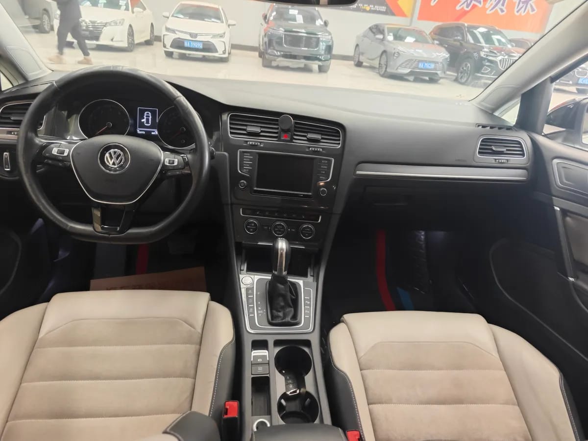 Volkswagen 2017 230TSI 10