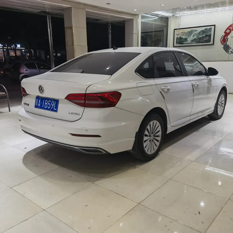 Volkswagen 2018 1.5L V 9
