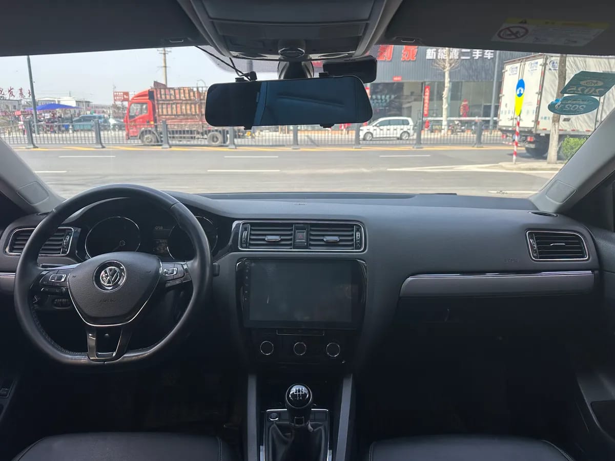Volkswagen 2018 1.6L 9