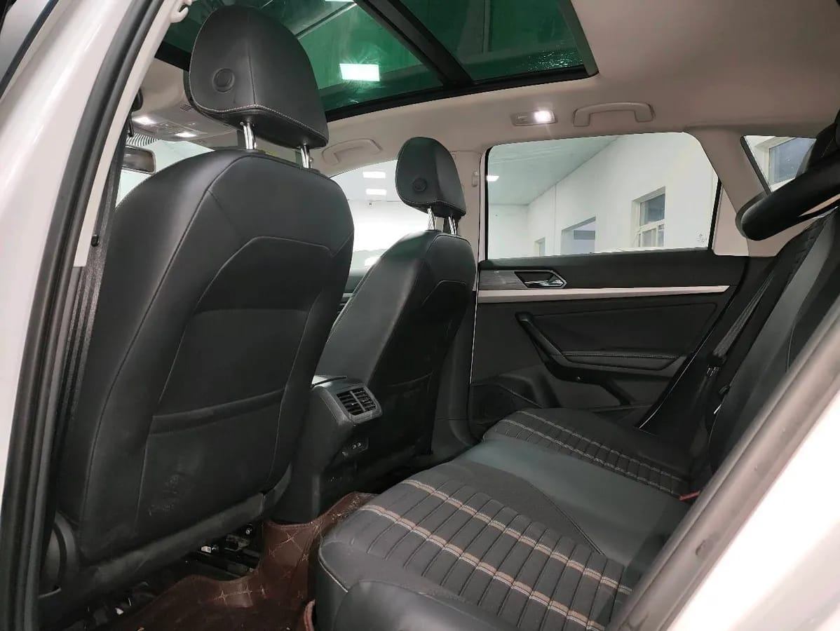 Volkswagen 2018 200TSI DSG V 8