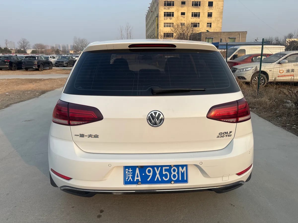 Volkswagen 2018 230TSI 5