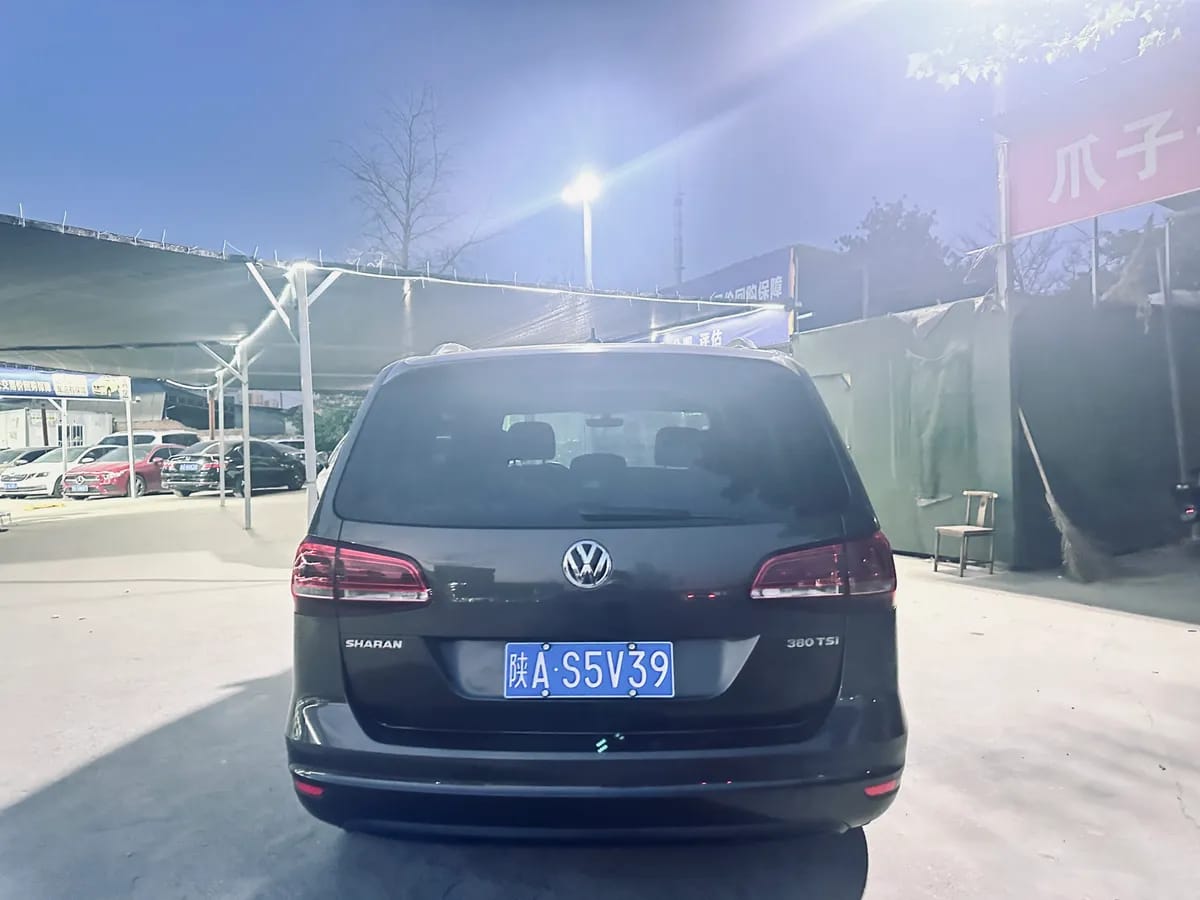Volkswagen 2018 380TSI 7 10