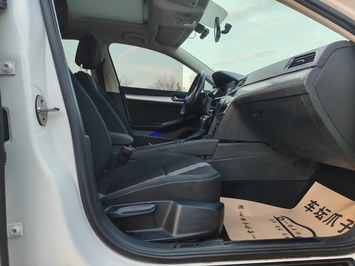Volkswagen 2019 230TSI DSG VI 8