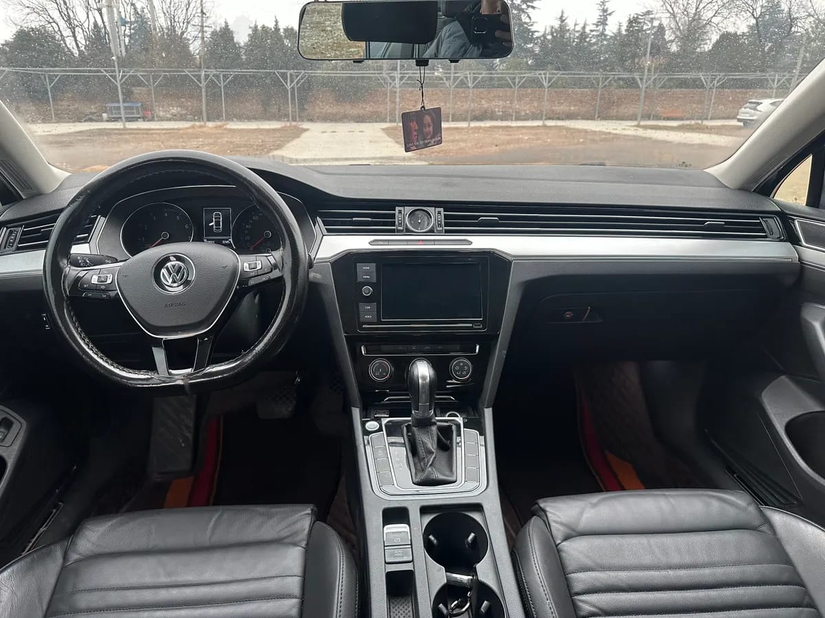 Volkswagen 2019 330TSI DSG V 8