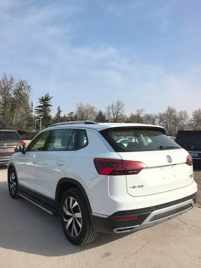 Volkswagen 2019 330TSI V 8