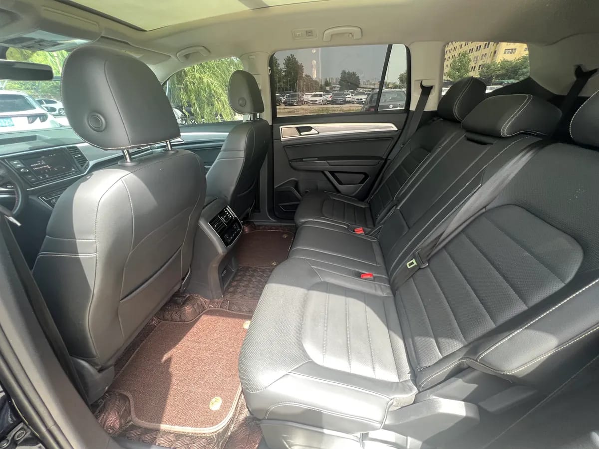 Volkswagen 2019 330TSI VI 9