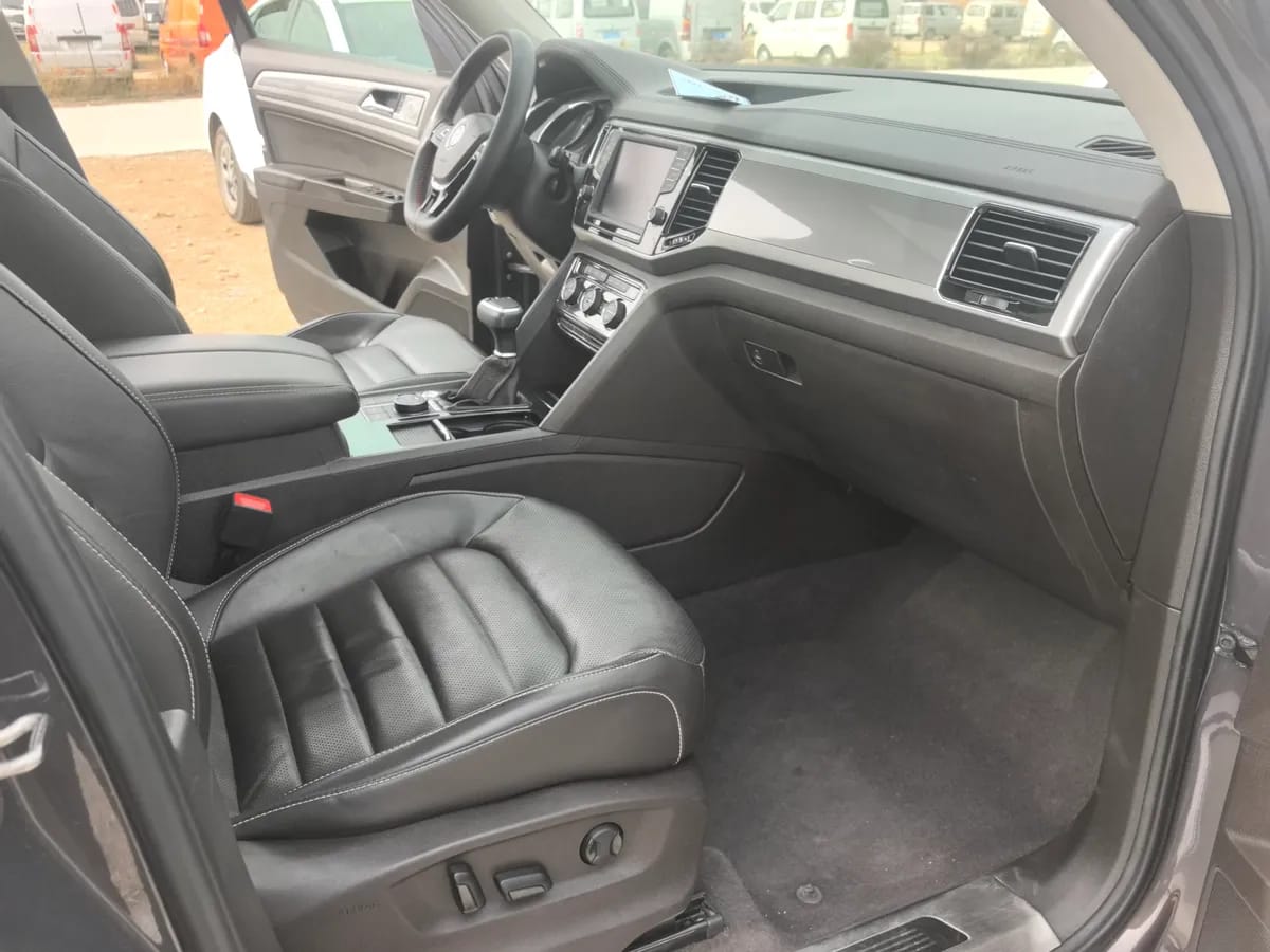 Volkswagen 2019 380TSI V 10