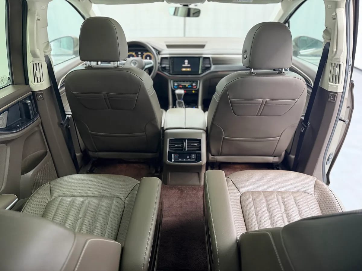 Volkswagen 2020 330TSI 8