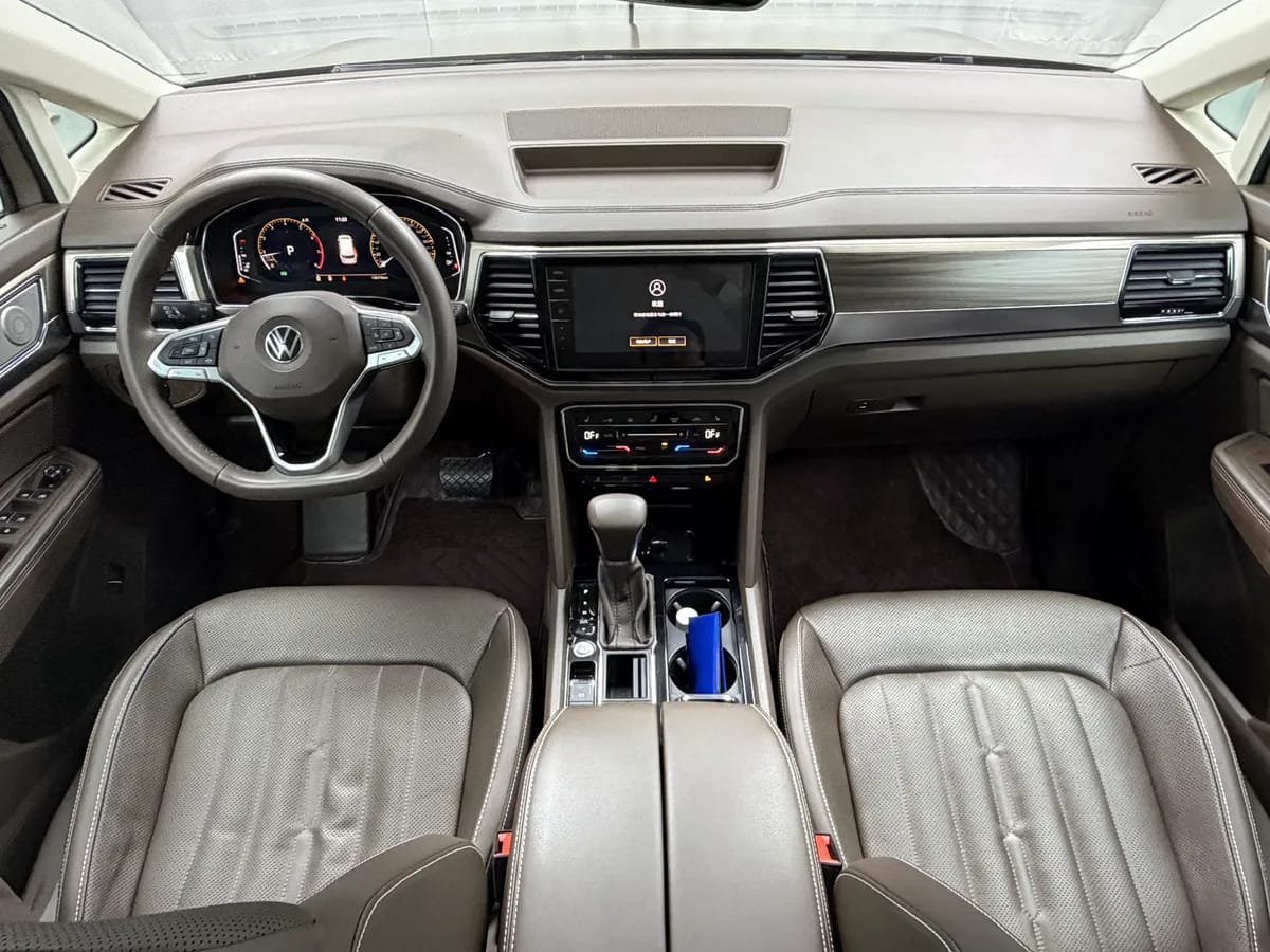 Volkswagen 2020 330TSI 10