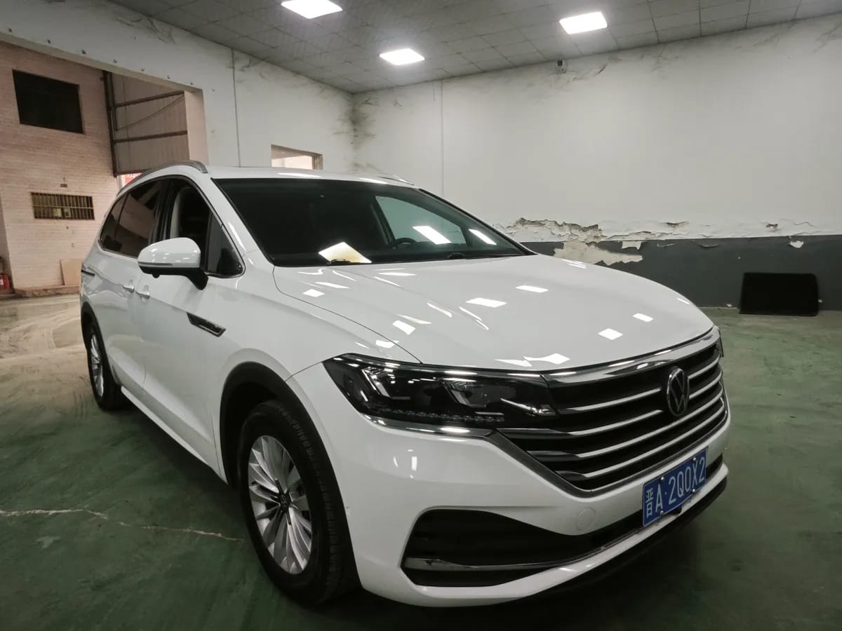 Volkswagen 2020 330TSI 3
