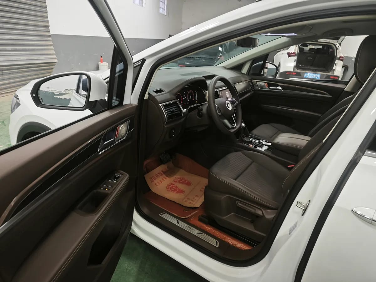 Volkswagen 2020 330TSI 8