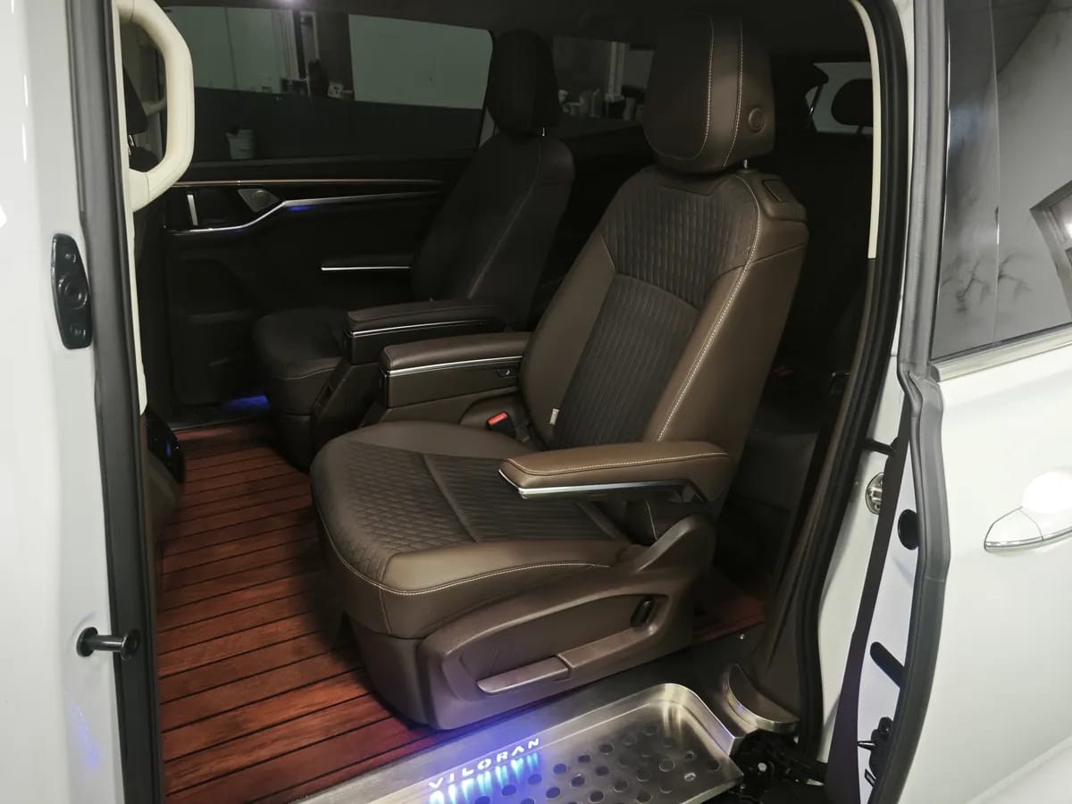 Volkswagen 2020 330TSI 9