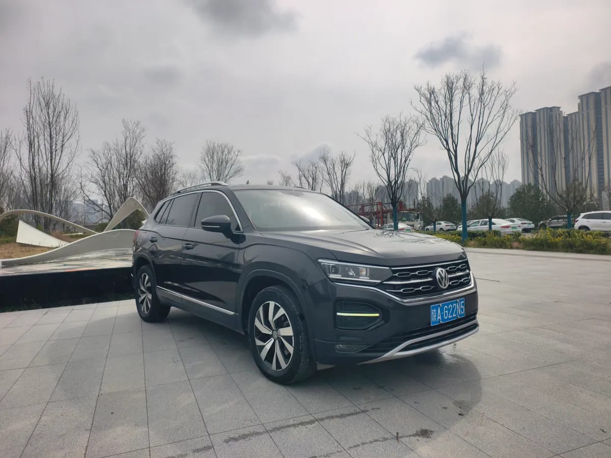 Volkswagen 2020 330TSI Pro 3