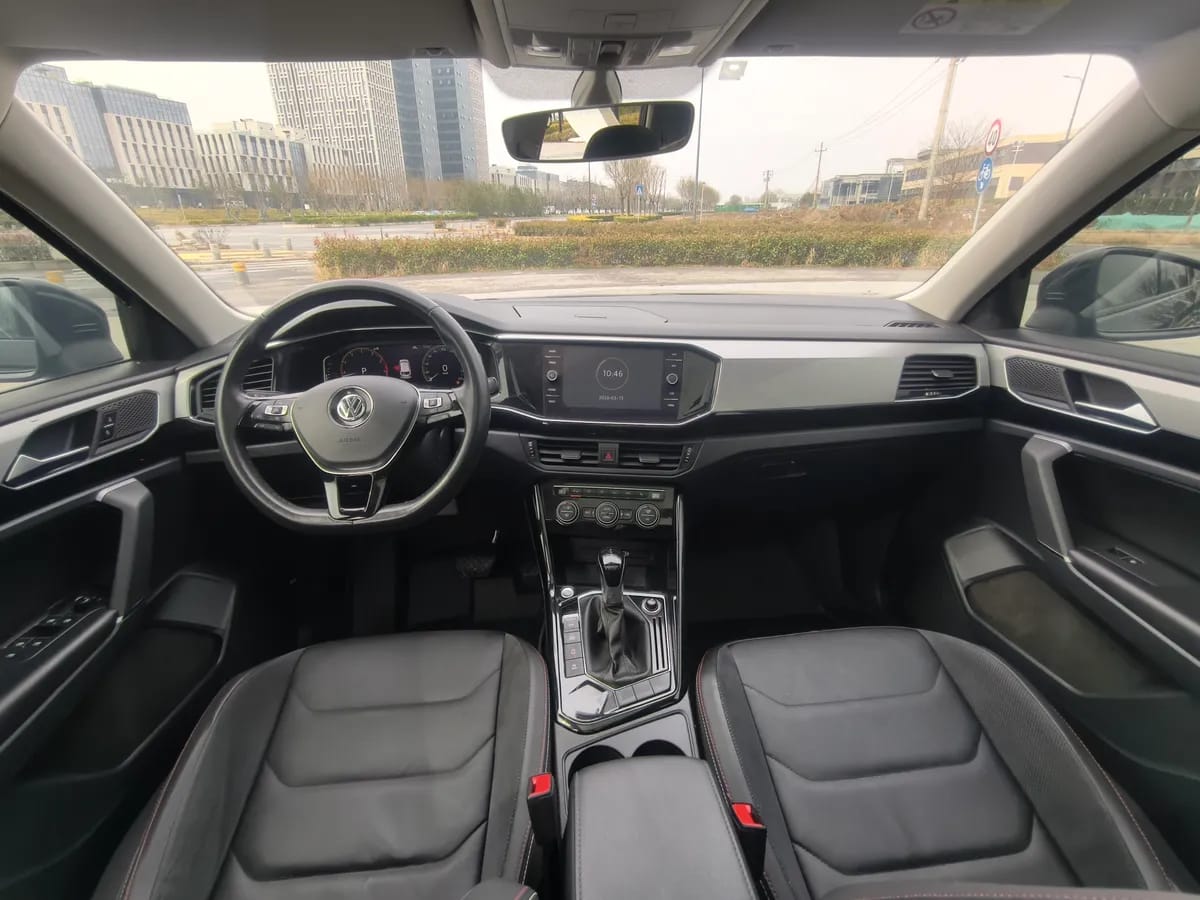 Volkswagen 2020 330TSI Pro 4
