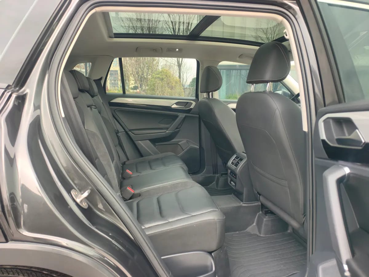 Volkswagen 2020 330TSI Pro 6