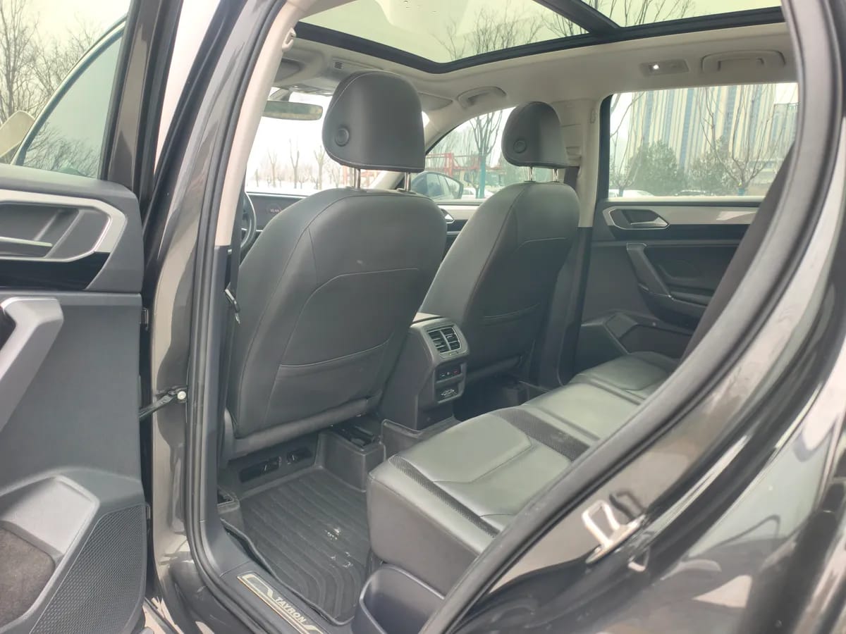 Volkswagen 2020 330TSI Pro 8