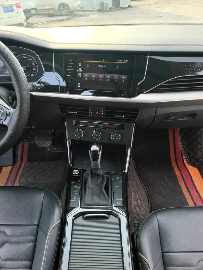 Volkswagen 2020 330TSI V 7