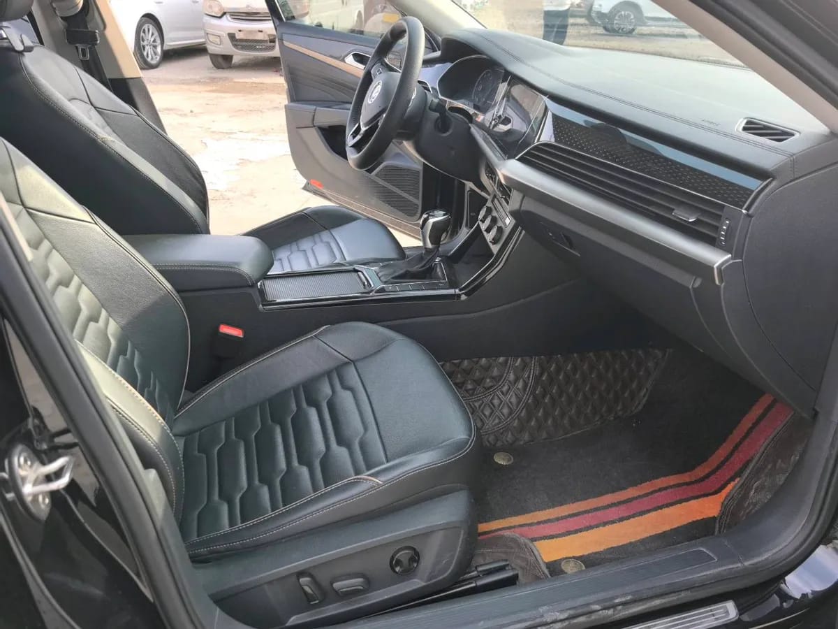 Volkswagen 2020 330TSI V 8