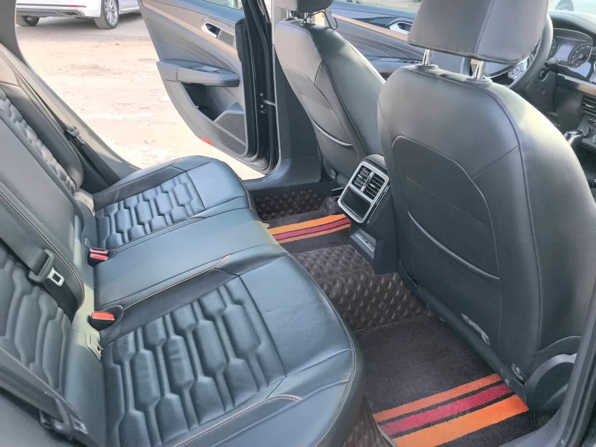 Volkswagen 2020 330TSI V 9