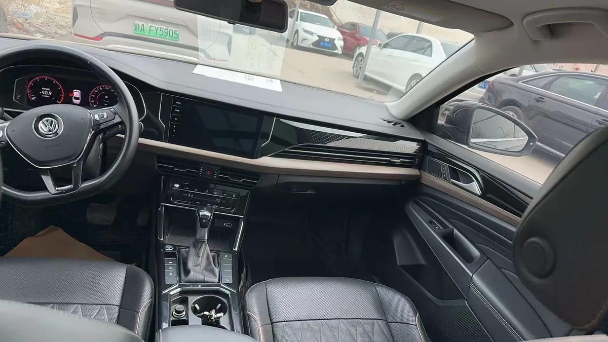 Volkswagen 2020 330TSI VI 7