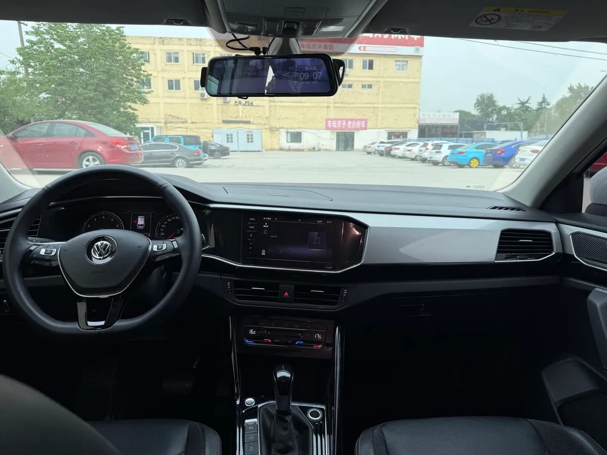 Volkswagen 2020 330TSI 8