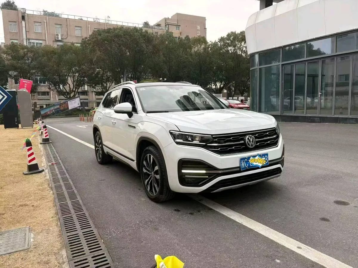 Volkswagen 2020 380TSI R-Line 3