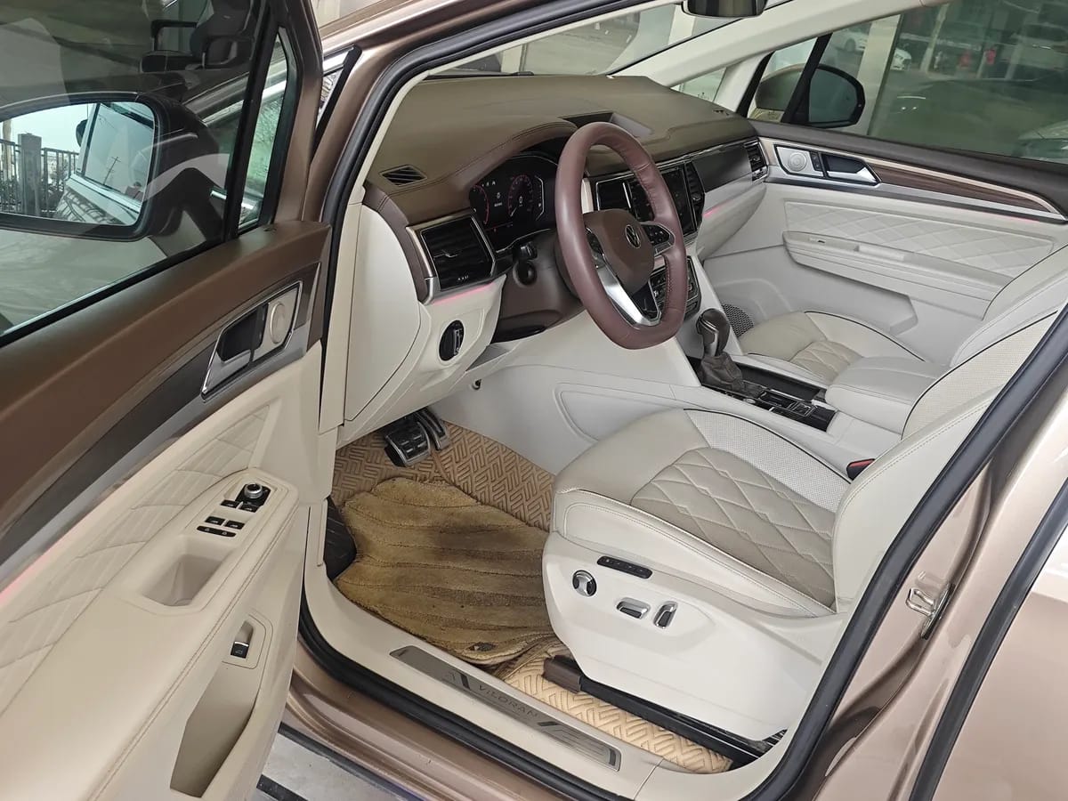 Volkswagen 2020 380TSI 8