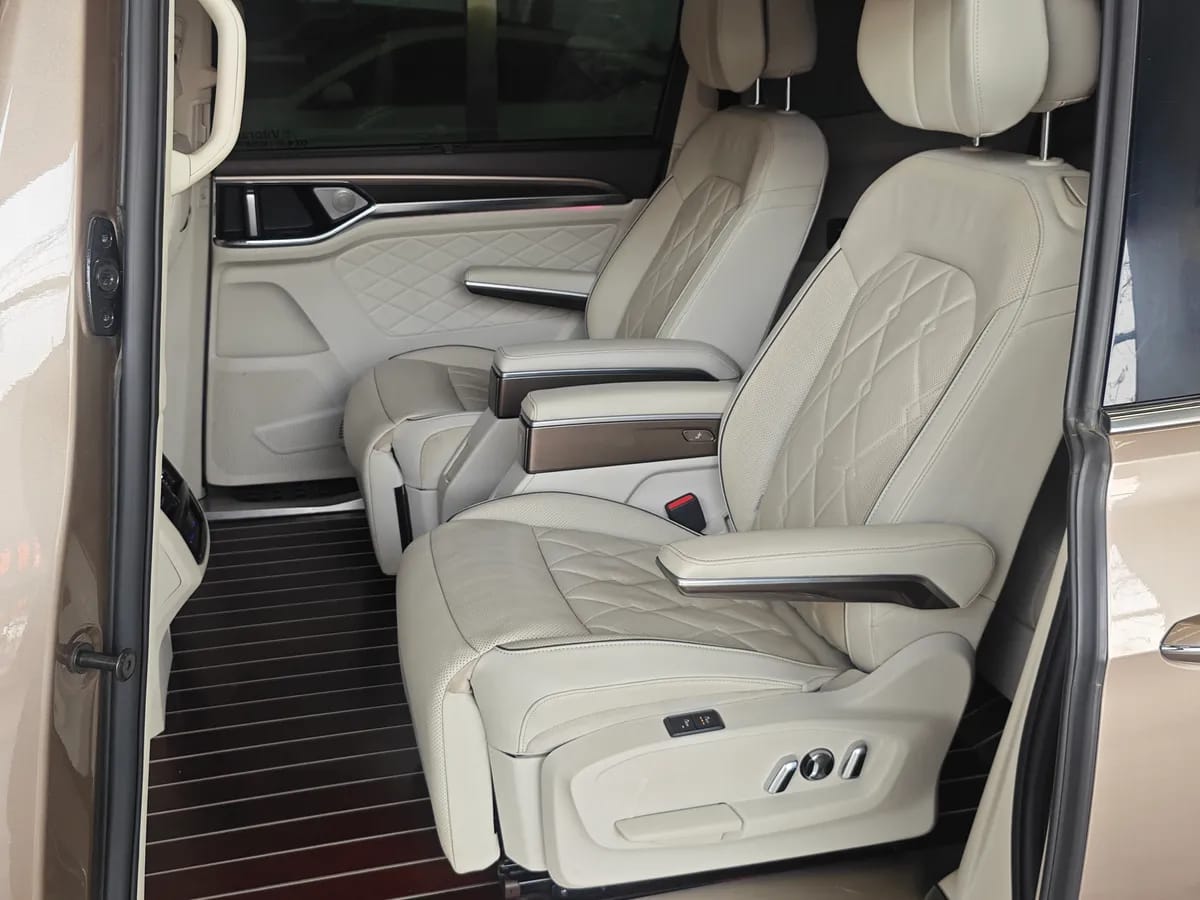 Volkswagen 2020 380TSI 9