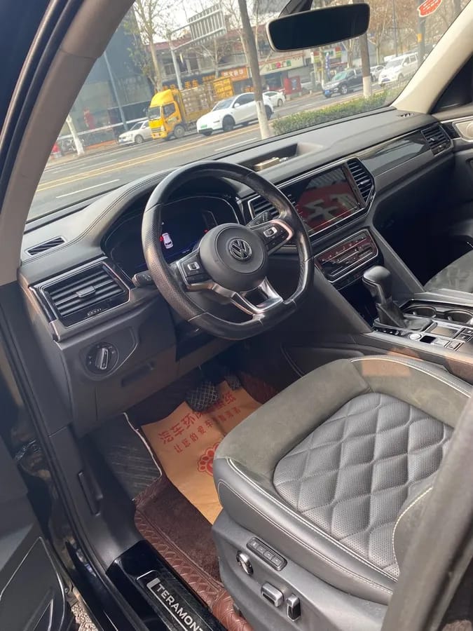 Volkswagen 2020 X 330TSI 8