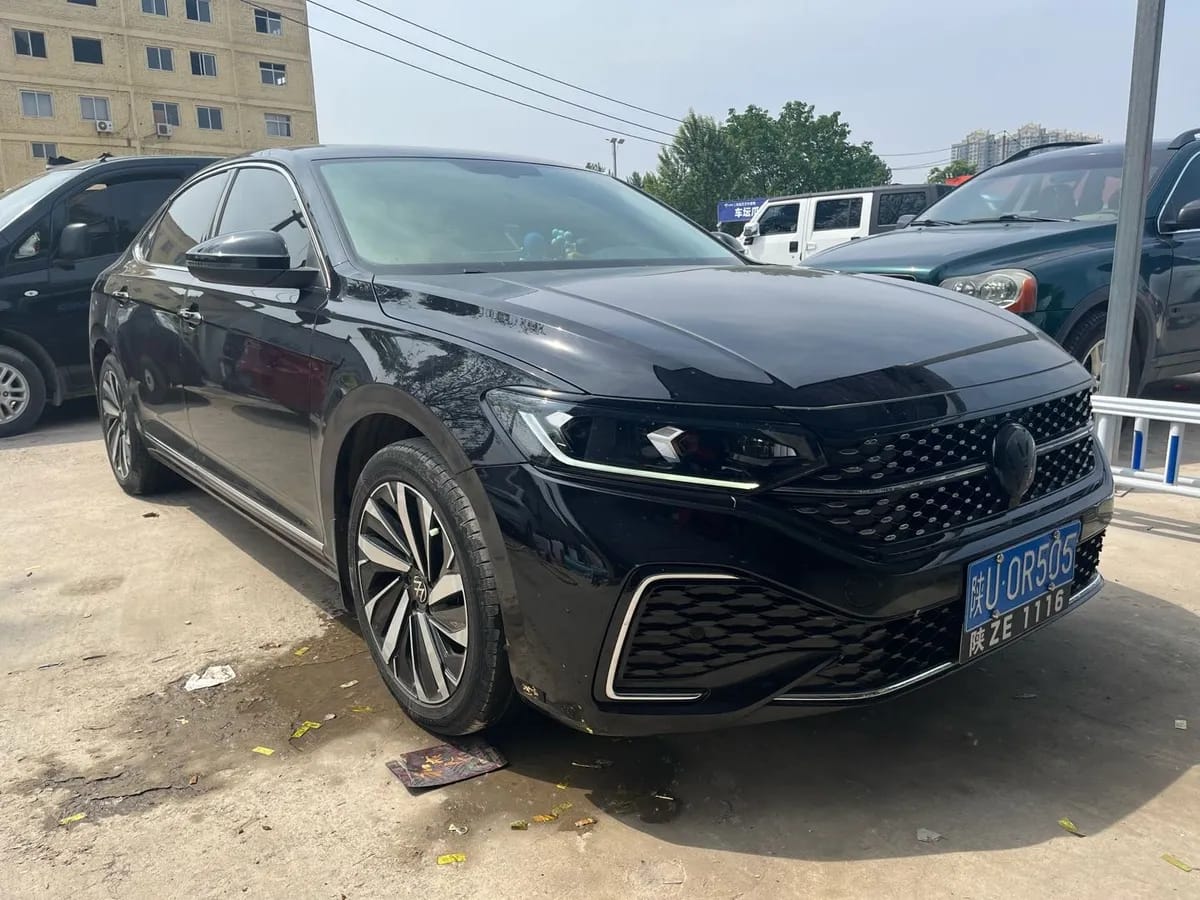 Volkswagen 2021 330TSI 3
