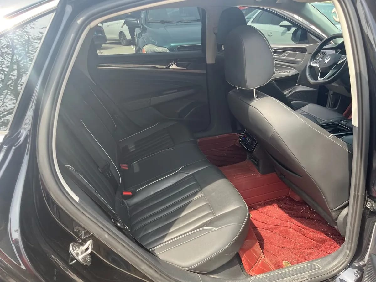 Volkswagen 2021 330TSI 6