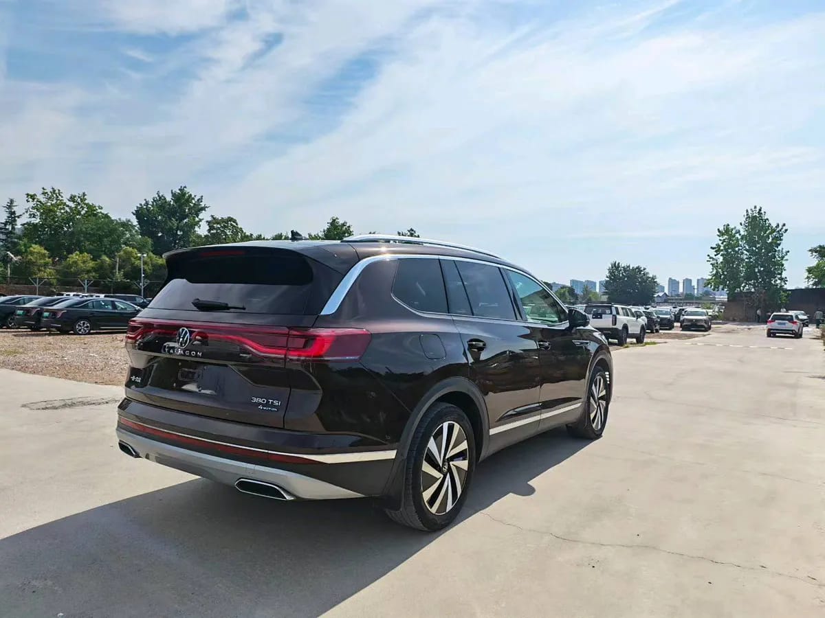 Volkswagen 2021 380TSI Pro 10