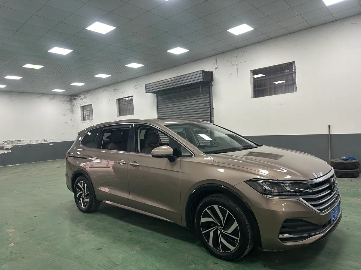 Volkswagen 2022 330TSI 3