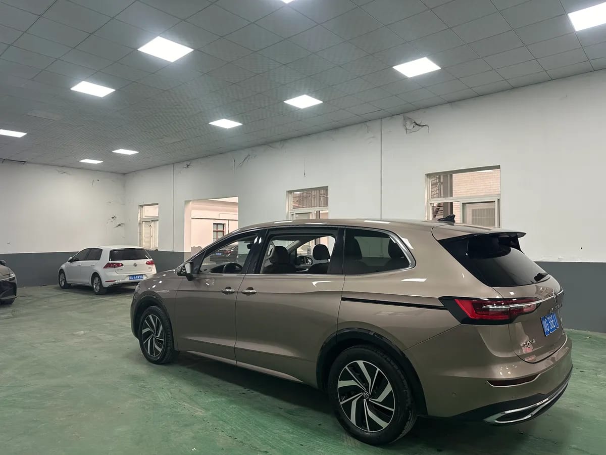 Volkswagen 2022 330TSI 6