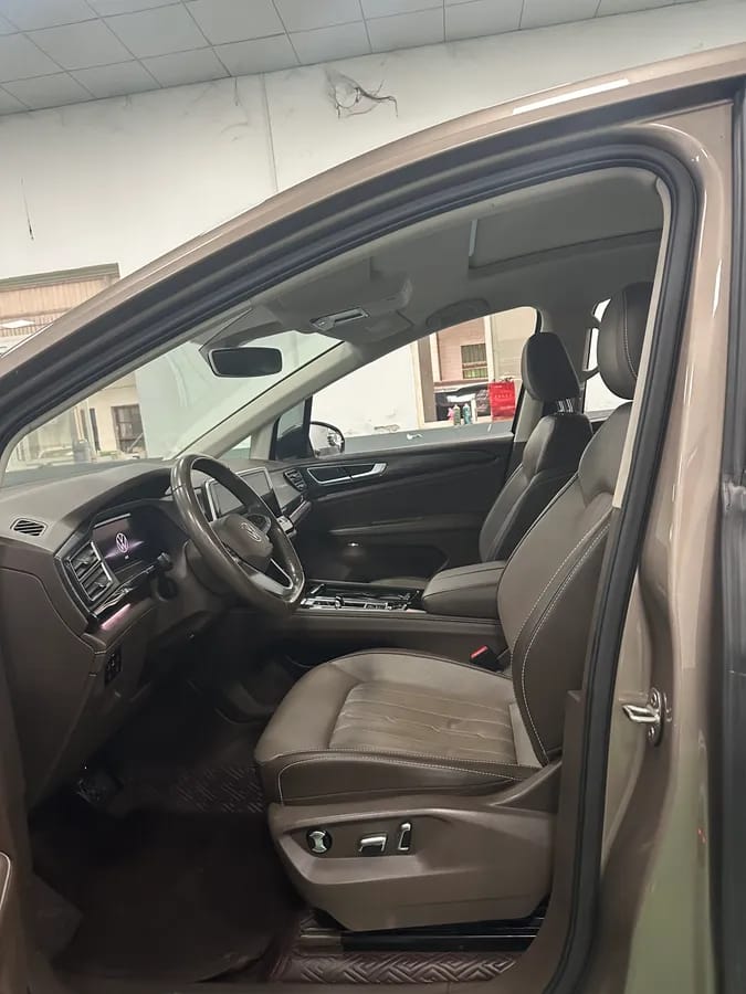 Volkswagen 2022 330TSI 7