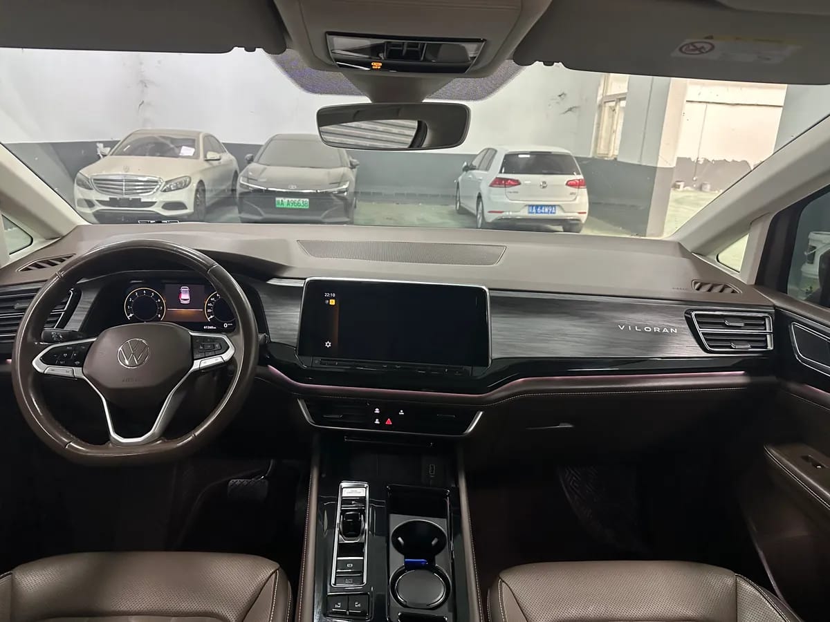 Volkswagen 2022 330TSI 9