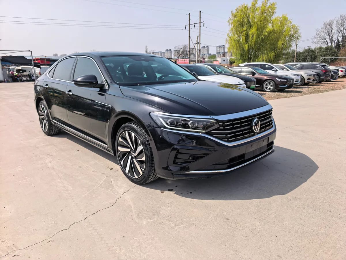 Volkswagen 2022 330TSI 3