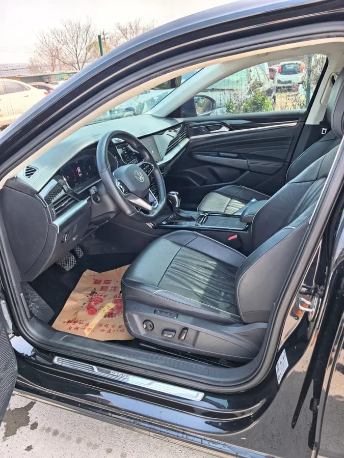 Volkswagen 2022 330TSI 4