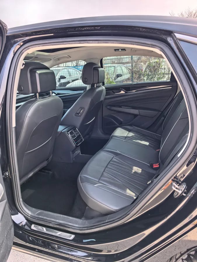 Volkswagen 2022 330TSI 5