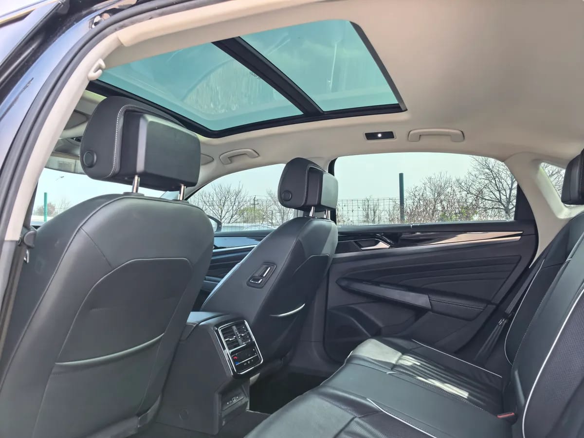 Volkswagen 2022 330TSI 6